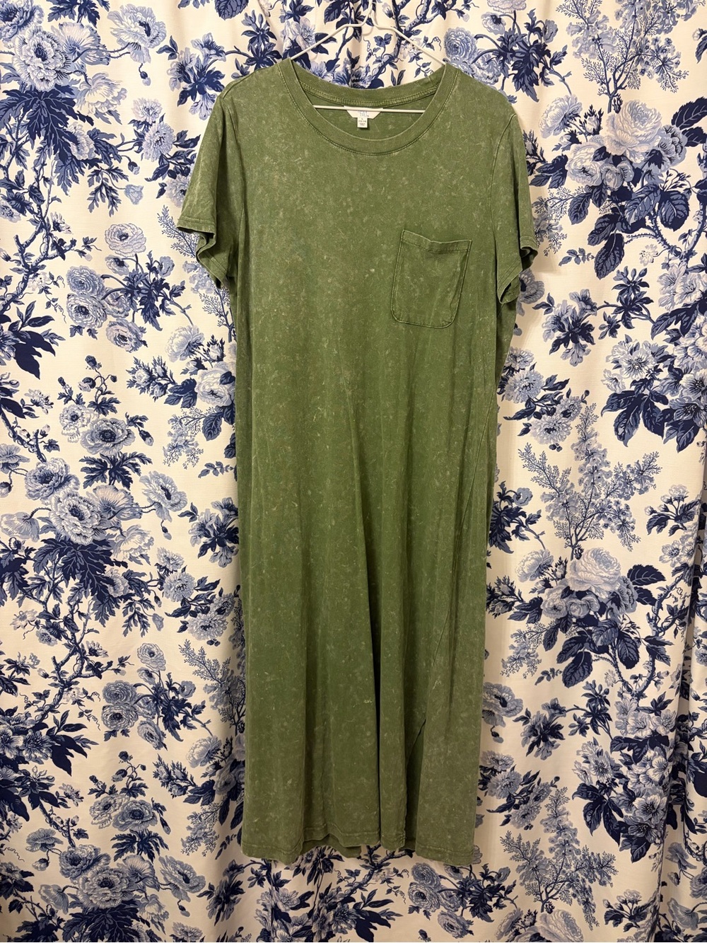 Time and Tru Olive Green Heathered Pullover Tee